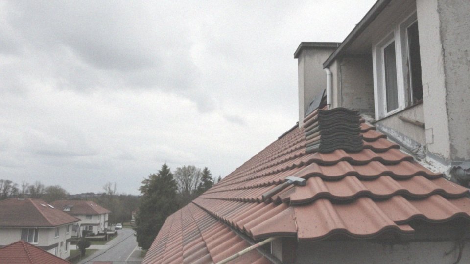 Jakie stawki wynagrodzeń można znaleźć dla Pomocników dekarza w różnych lokalizacjach?